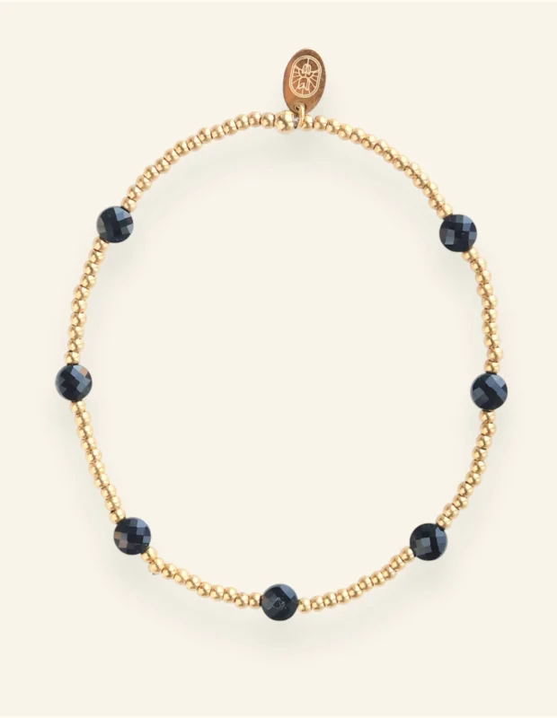 Handgemaakte stainless steel sieraden van Mable Happiness, met kleurrijke stenen die elke outfit opvrolijken