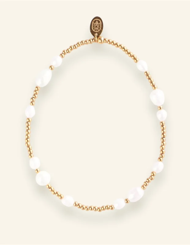 Handgemaakte stainless steel sieraden van Mable Happiness, met kleurrijke stenen die elke outfit opvrolijken