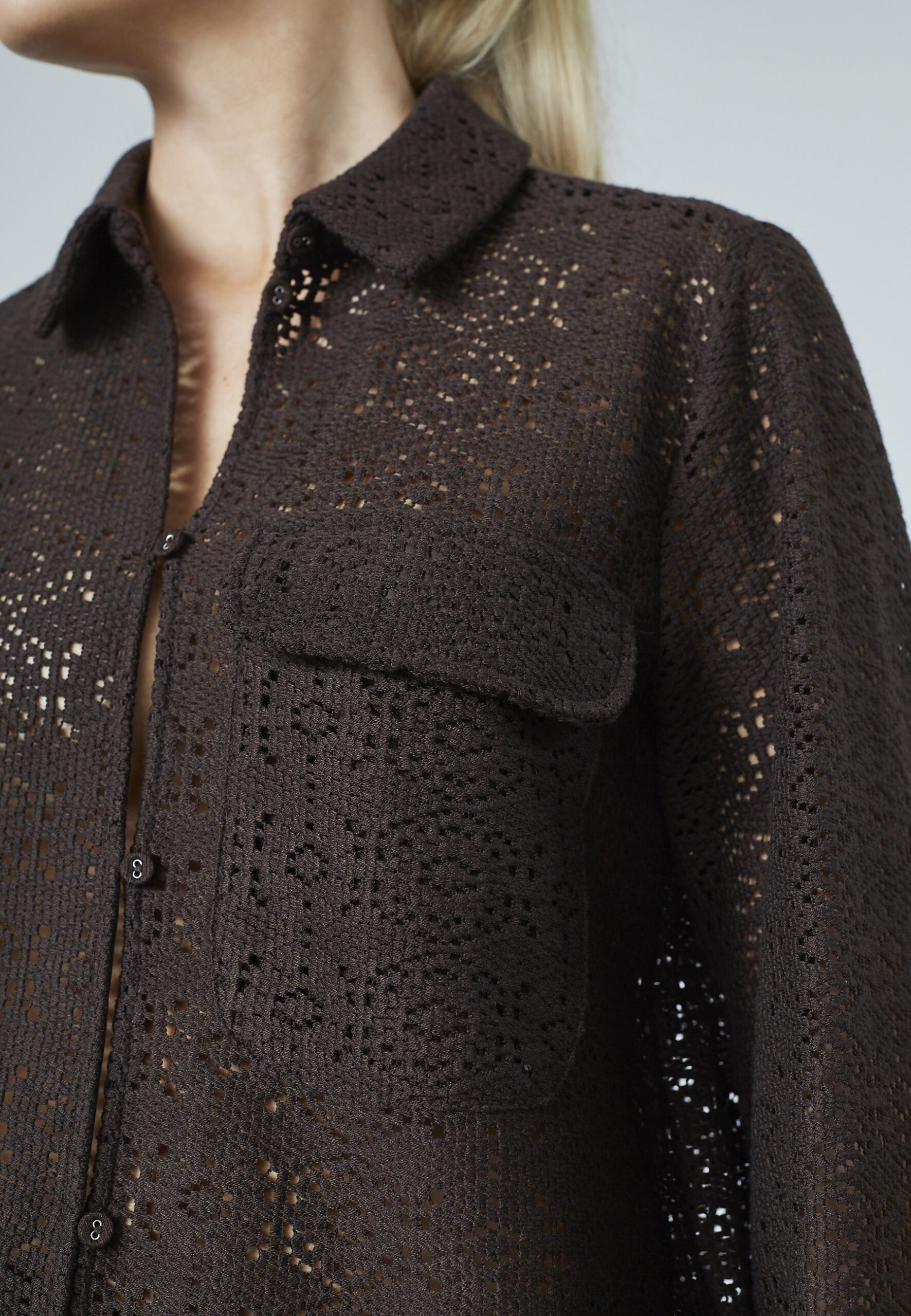 Sisters Point Elsia blouse bruin Sisters Point Elsia blouse bruin met geweven patroon en knoopsluiting