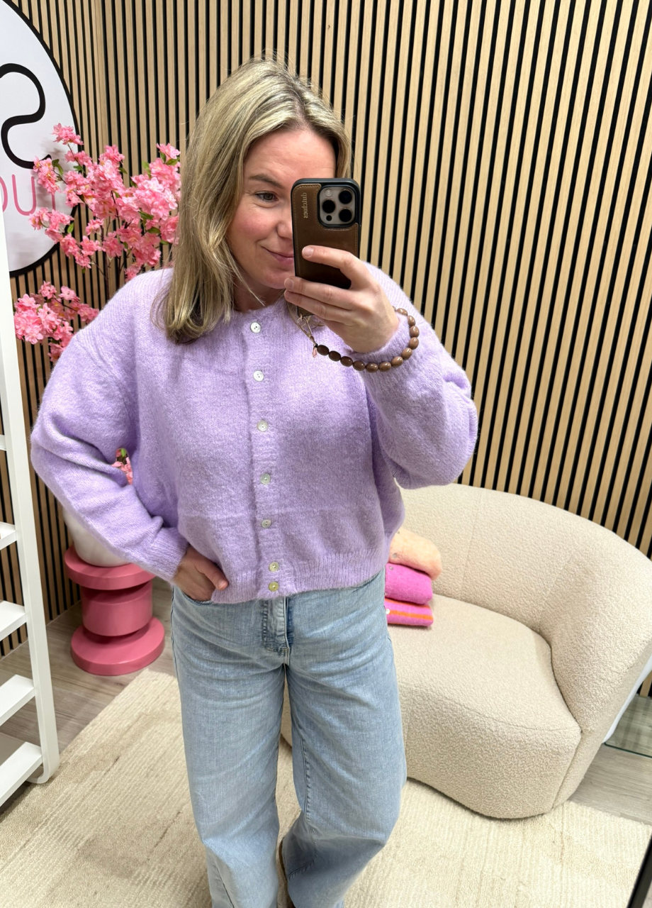 Gebreid vest lila Gebreid vest lila gecombineerd met denim – So Lucky