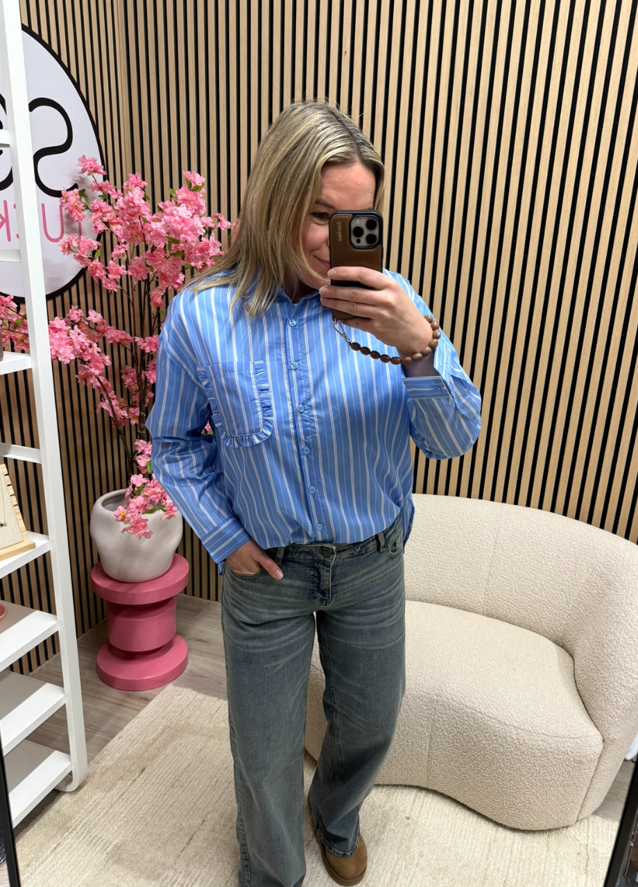 Blouse met strepen blauw (4) Blouse met strepen blauw met boxy pasvorm en knoopsluiting – So Lucky