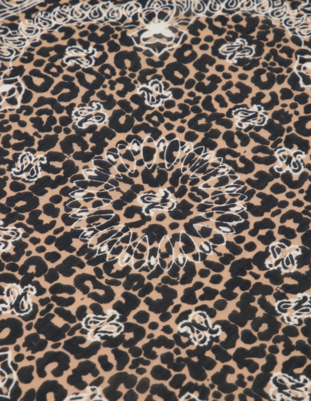 Sjaal Astrid Leopard detail van de stof – So Lucky