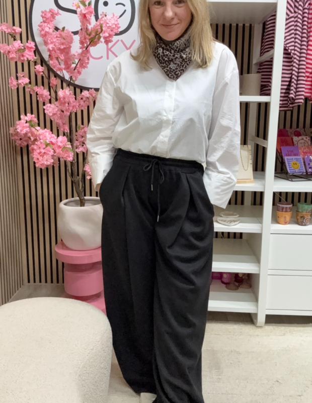 Wide leg joggingbroek zwart met pantalon uitstraling – So Lucky