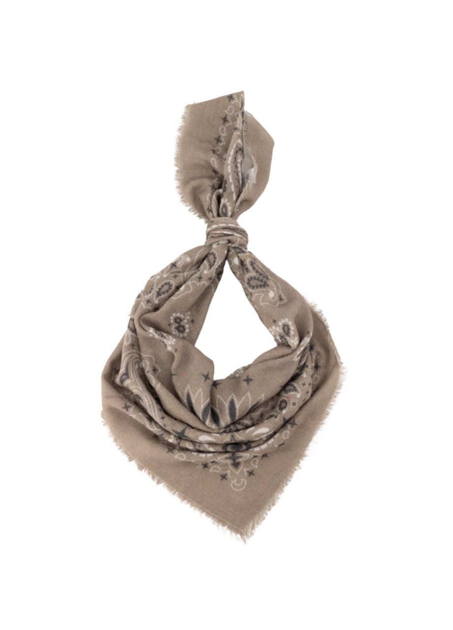 Sjaal Fee taupe – vierkante sjaal 90x90 – So Lucky sjaal fee taupe geknoopt – So Lucky