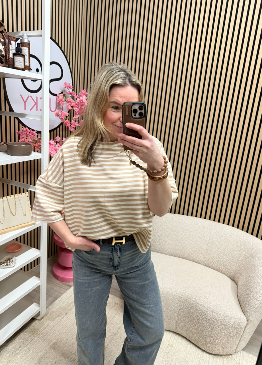 Gestreepte top Sanne – beige_ecru (3) Gestreepte top beige ecru gecombineerd met een jeans – So Lucky