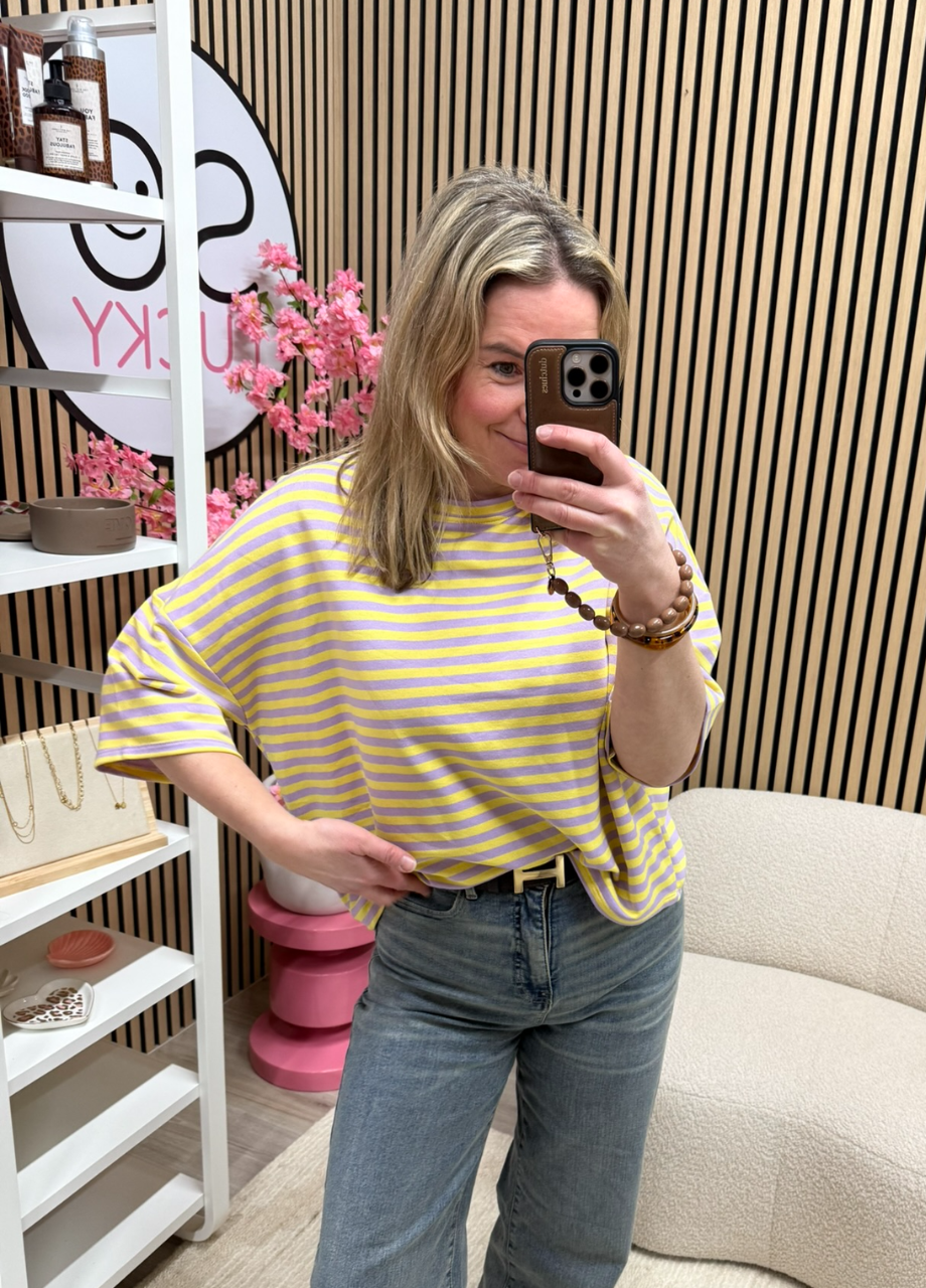 Detail van gestreepte top geel lila strepen – So Lucky
