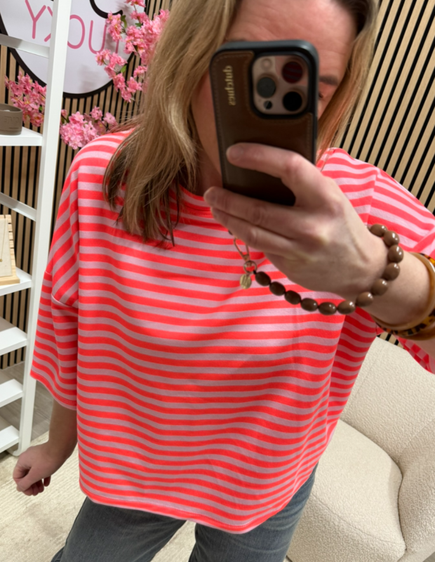 Gestreepte top neonkoraal roze met mouwen tot de elleboog – So Lucky