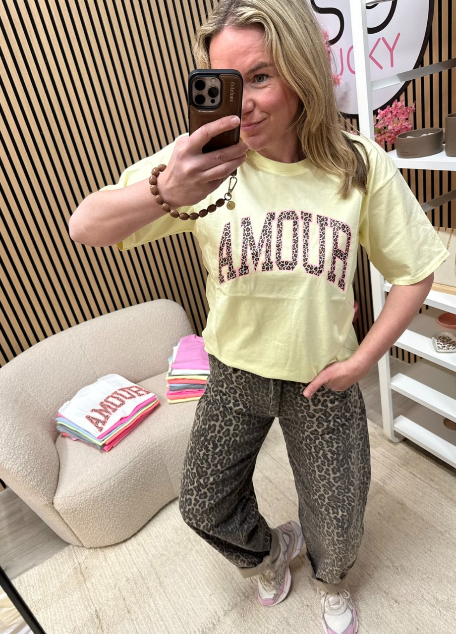 T-shirt Amour lichtgeel detail Amour print – So Lucky