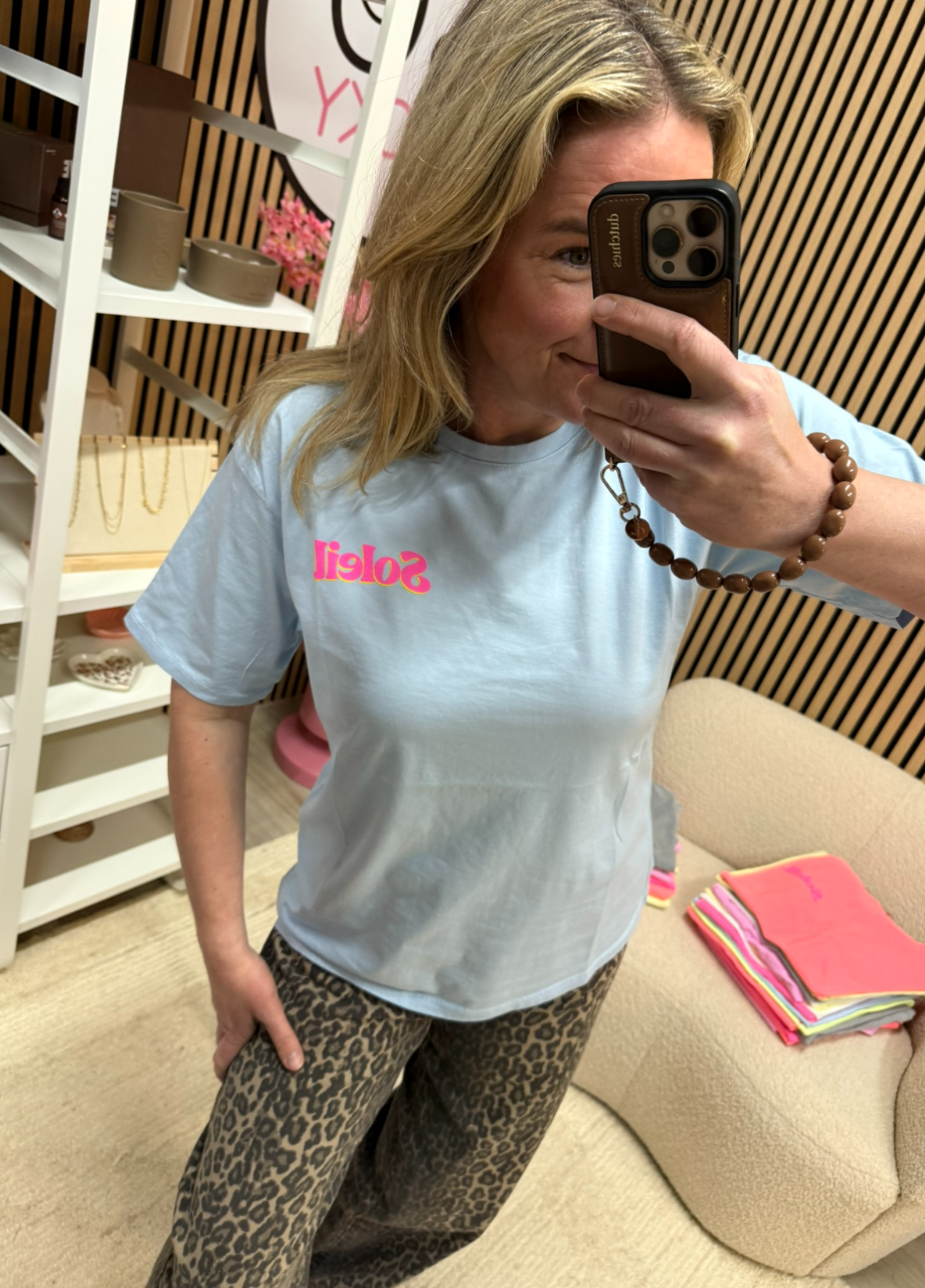 T-shirt Soleil lichtblauw – voorkant – So Lucky