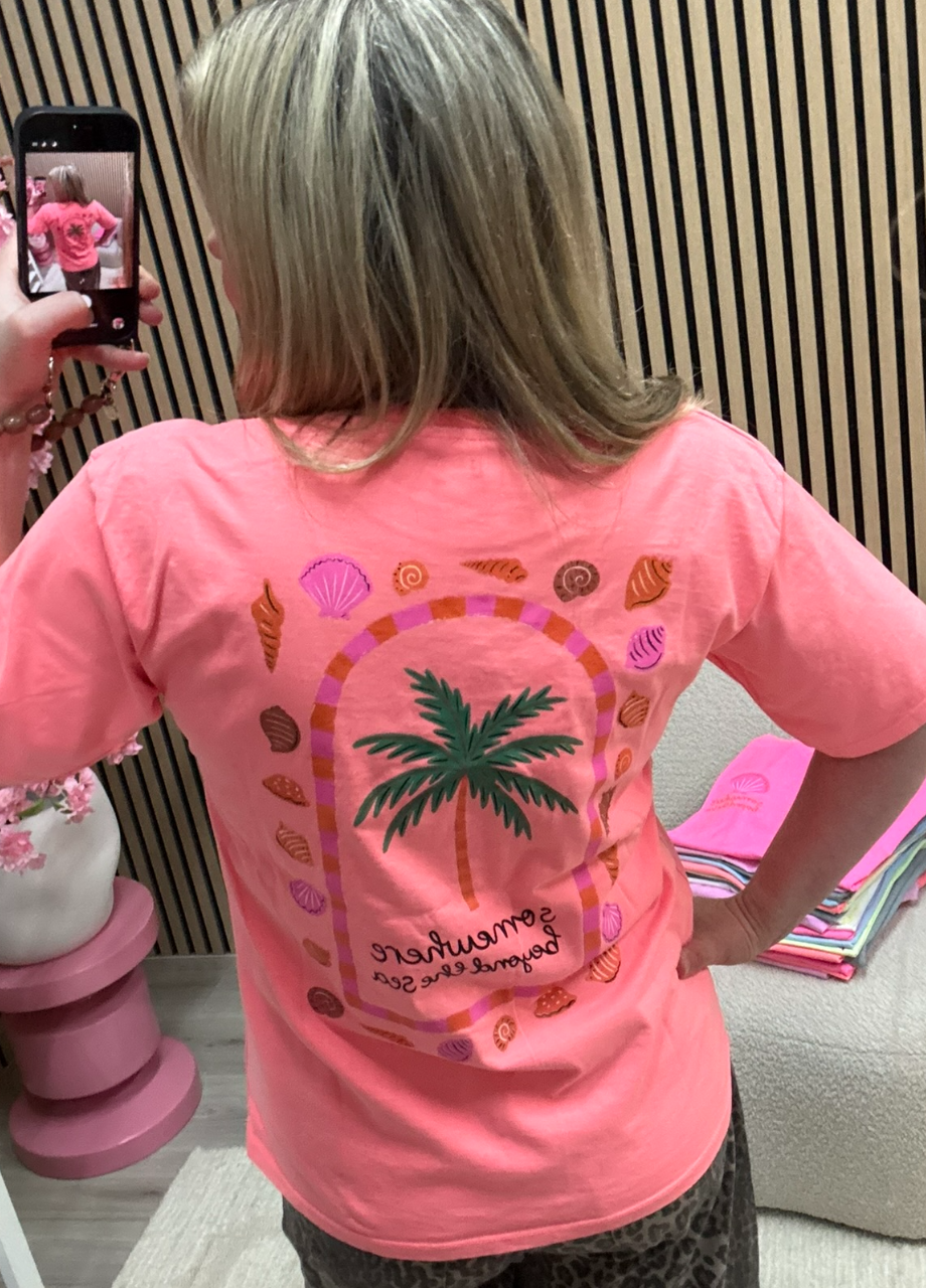 T-shirt met print somewhere beyond the sea koraal – achterkant – So Lucky