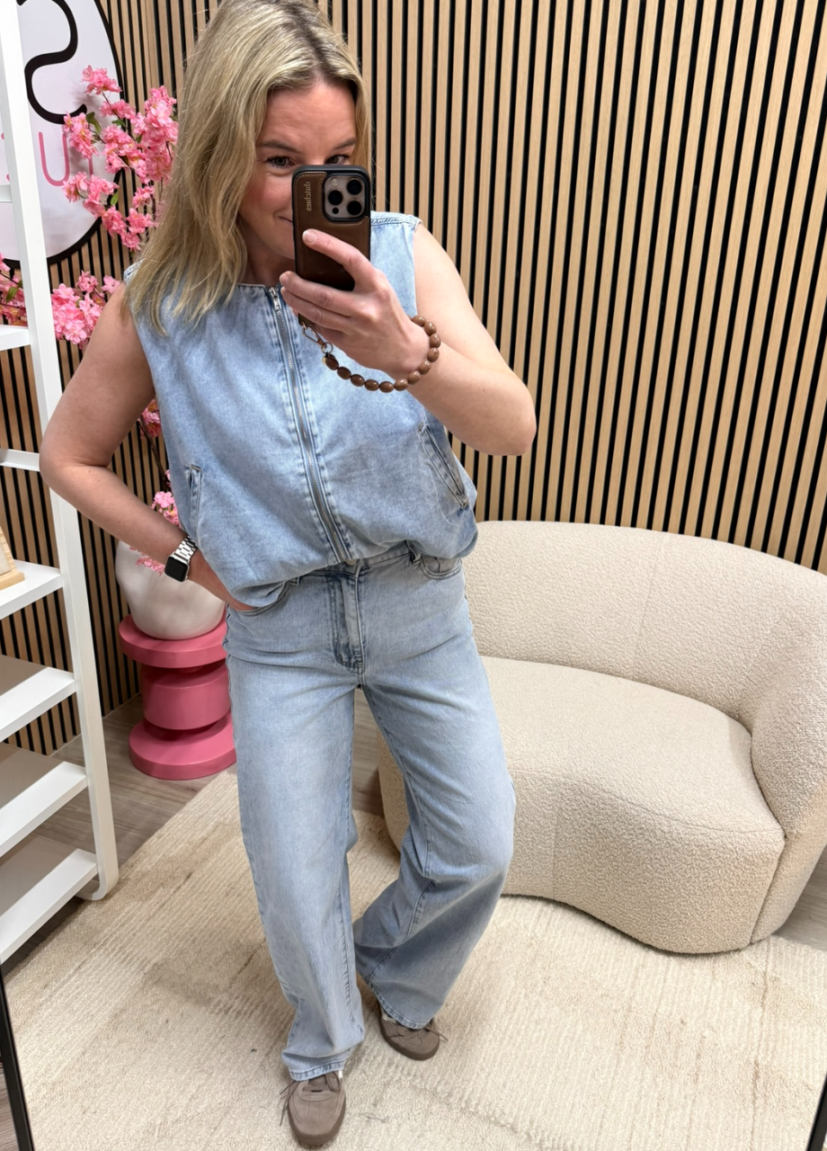 Wide leg jeans lichtblauw – stretch dames (4) wide leg jeans lichtblauw outfit met sneakers – So Lucky