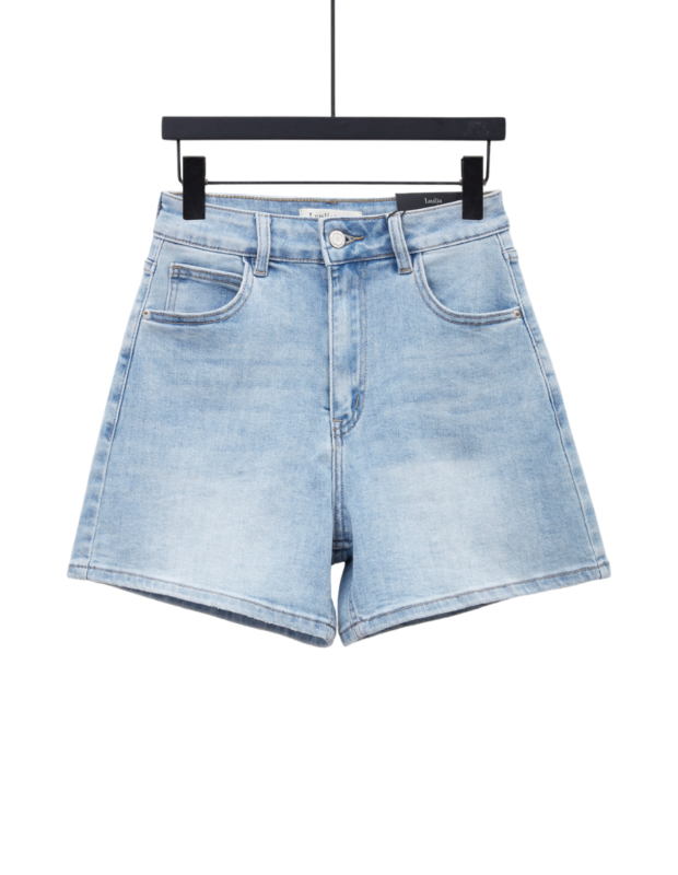 Lichtblauwe high waist denim short van Laulia – So Lucky