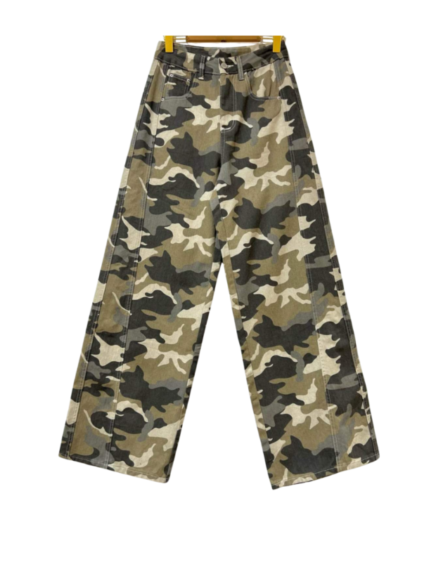 Queen Hearts army jeans camouflage wide leg voorkant – So Lucky
