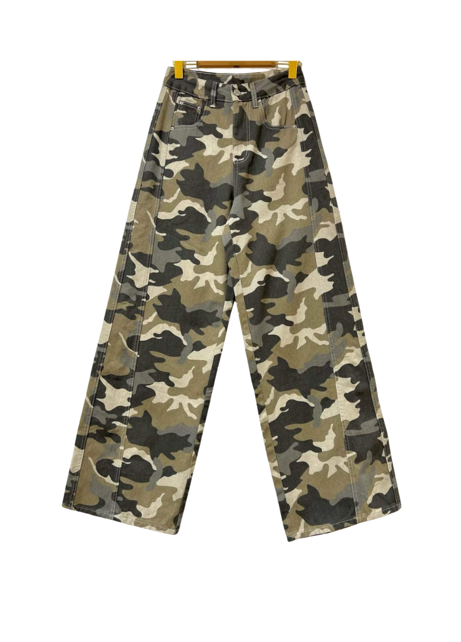 Queen Hearts Army Jeans Camouflage Wide Leg | So Lucky Queen Hearts army jeans camouflage wide leg voorkant – So Lucky