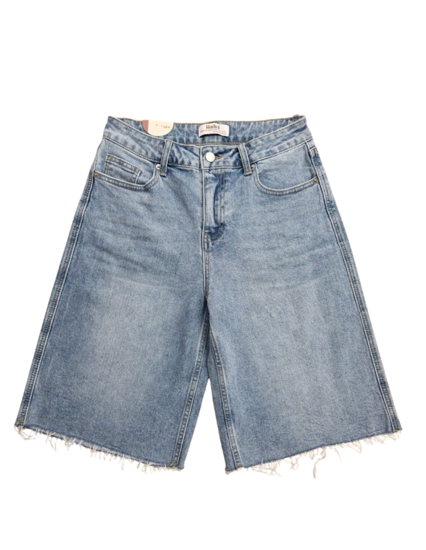 Denim jort bermuda lichtblauw met onafgewerkte onderkant – So Lucky