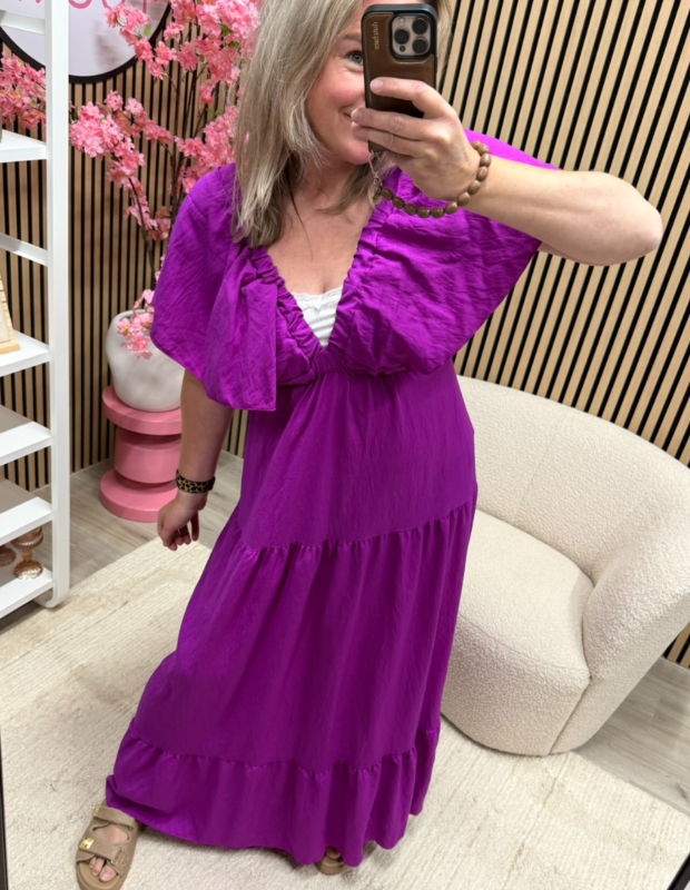 Voorkant van jurk Romy magenta op model – So Lucky