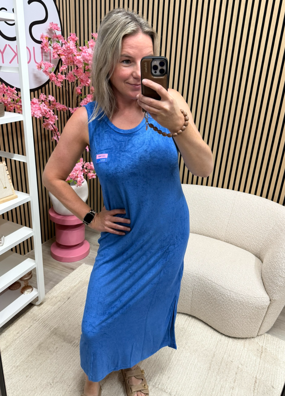 Maxi jurk - blauw - badstof Model draagt Maxi jurk - blauw - badstof – So Lucky