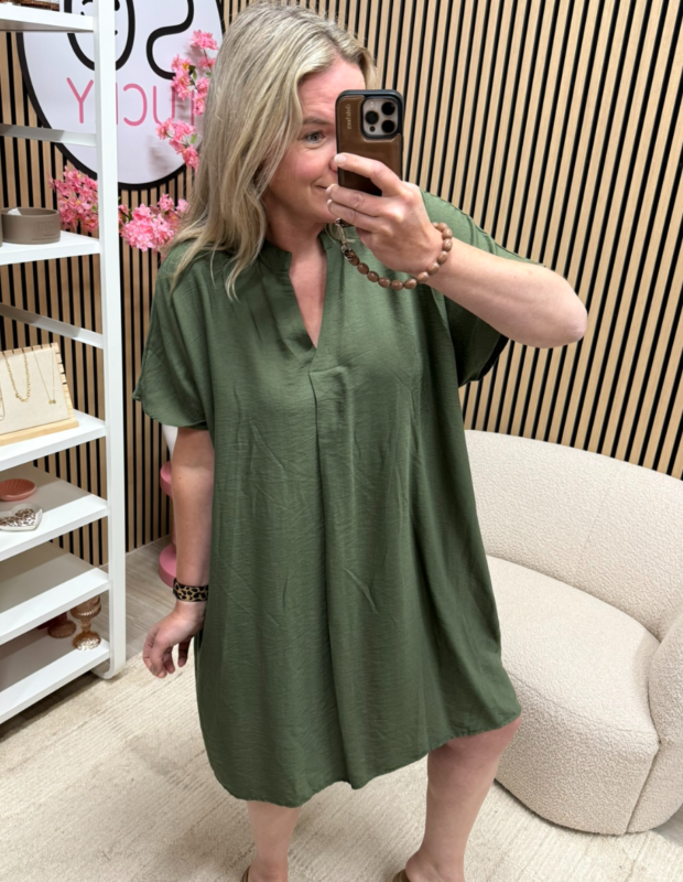 Jurk Evy army green gecombineerd met slippers – So Lucky