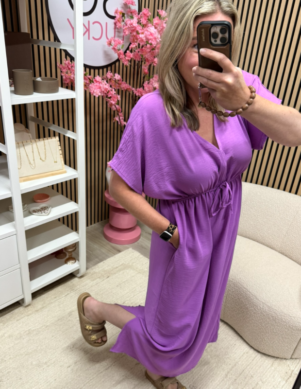 Maxi jurk Ivy lila met decoratief strikkoordje – So Lucky