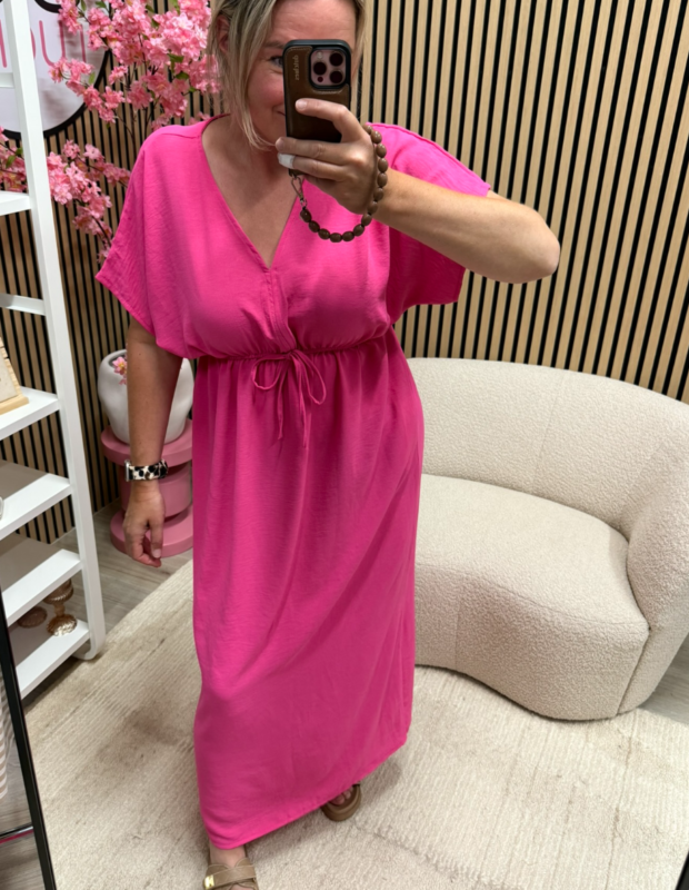 Lange jurk Ivy roze gecombineerd met slippers – So Lucky