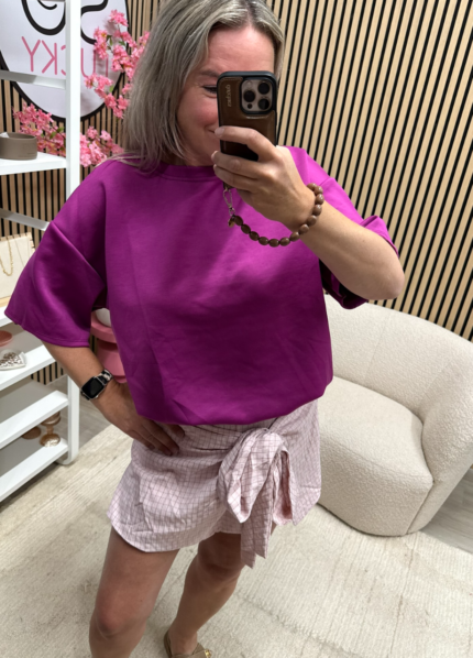 Model draagt Top Anne magenta - So Lucky