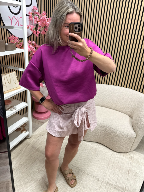 Model draagt magenta Top Anne - So Lucky