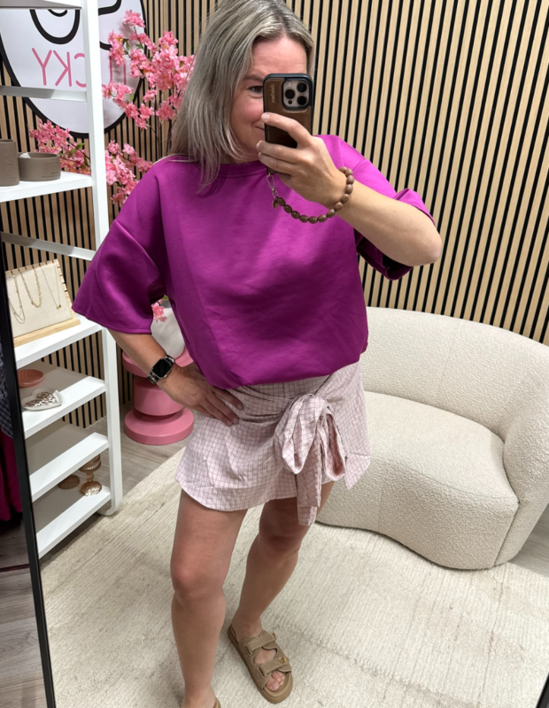 Model draagt magenta Top Anne - So Lucky