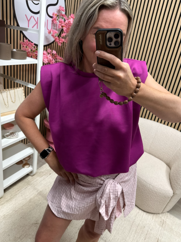Model draagt Top Jess magenta