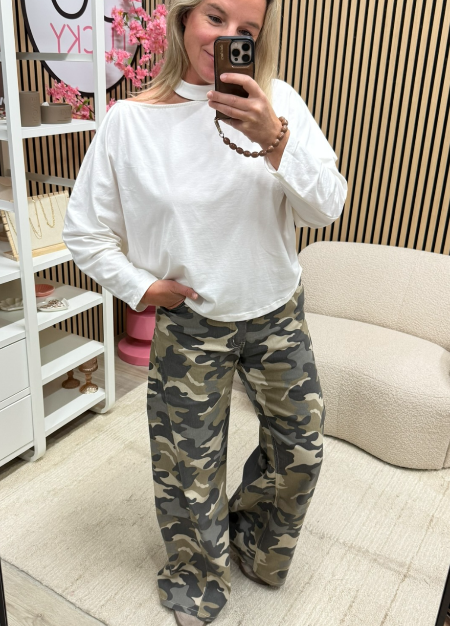 Off shoulder top Fay (5) Off shoulder top Fay wit gecombineerd met een jeans - So Lucky