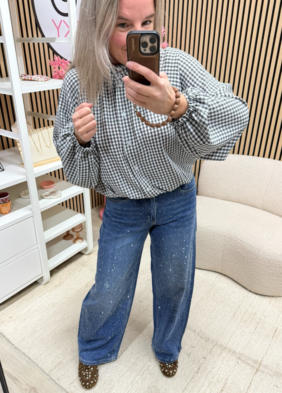 Laulia jeans met strass blauw (3) model draagt blauwe Laulia jeans met strass steentjes - So Lucky